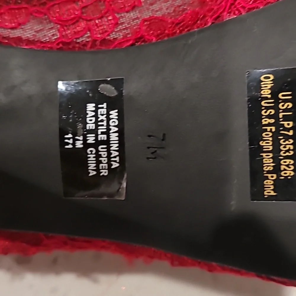 GUESS - Picture 3 of 5